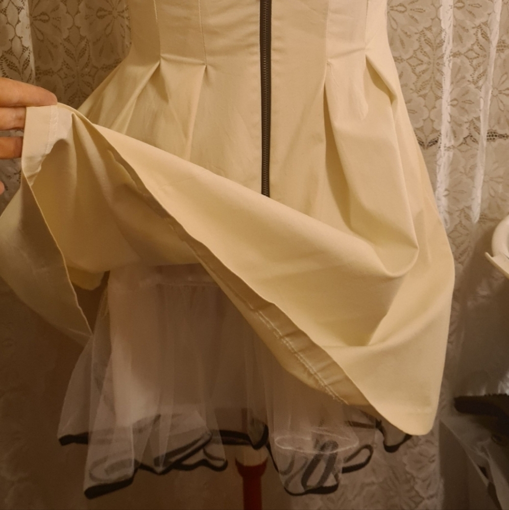 White Cue dress size 10 (again) only wore 1-2 time - Picture 6 of 6
